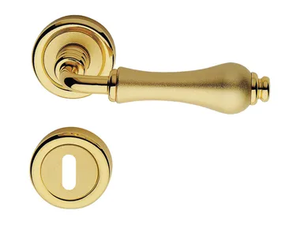 ALDAR - Classic style brass door handle on rose with lock _ LINEA CALI'